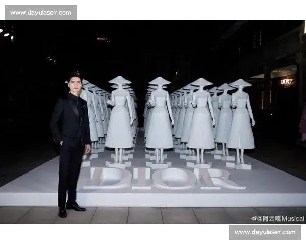 配角的舞台：平凡中的璀璨光芒