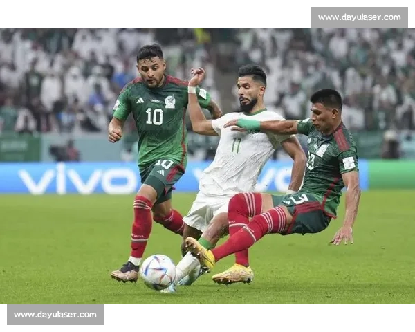 墨西哥 2-0 沙特晋级四强！维加破门 + 马杜乌龙锁定胜局